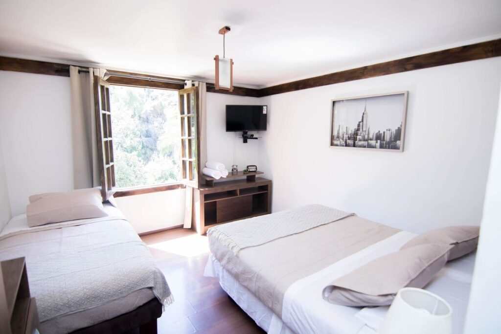 Suite Familiar con Vista al Cerro